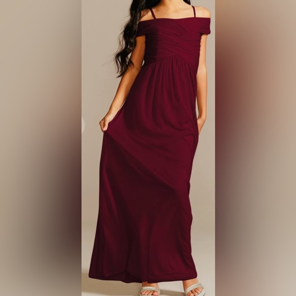 Crisscross Off-Shoulder Girls Junior Bridesmaid dress, sewn in bra, size 10 Crisscross Off-Shoulder Girls Junior Bridesmaid dress, sewn in bra, size 10